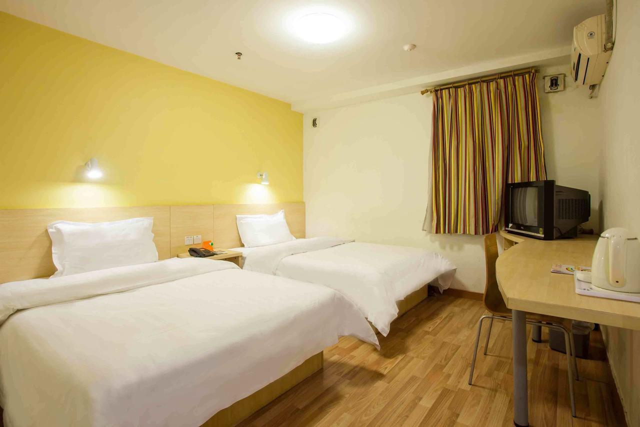 7Days Inn Xianning Hot Spring Pedestrian Street Shopping Park المظهر الخارجي الصورة