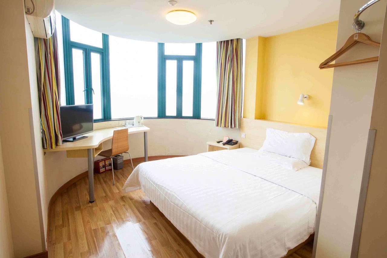 7Days Inn Xianning Hot Spring Pedestrian Street Shopping Park المظهر الخارجي الصورة