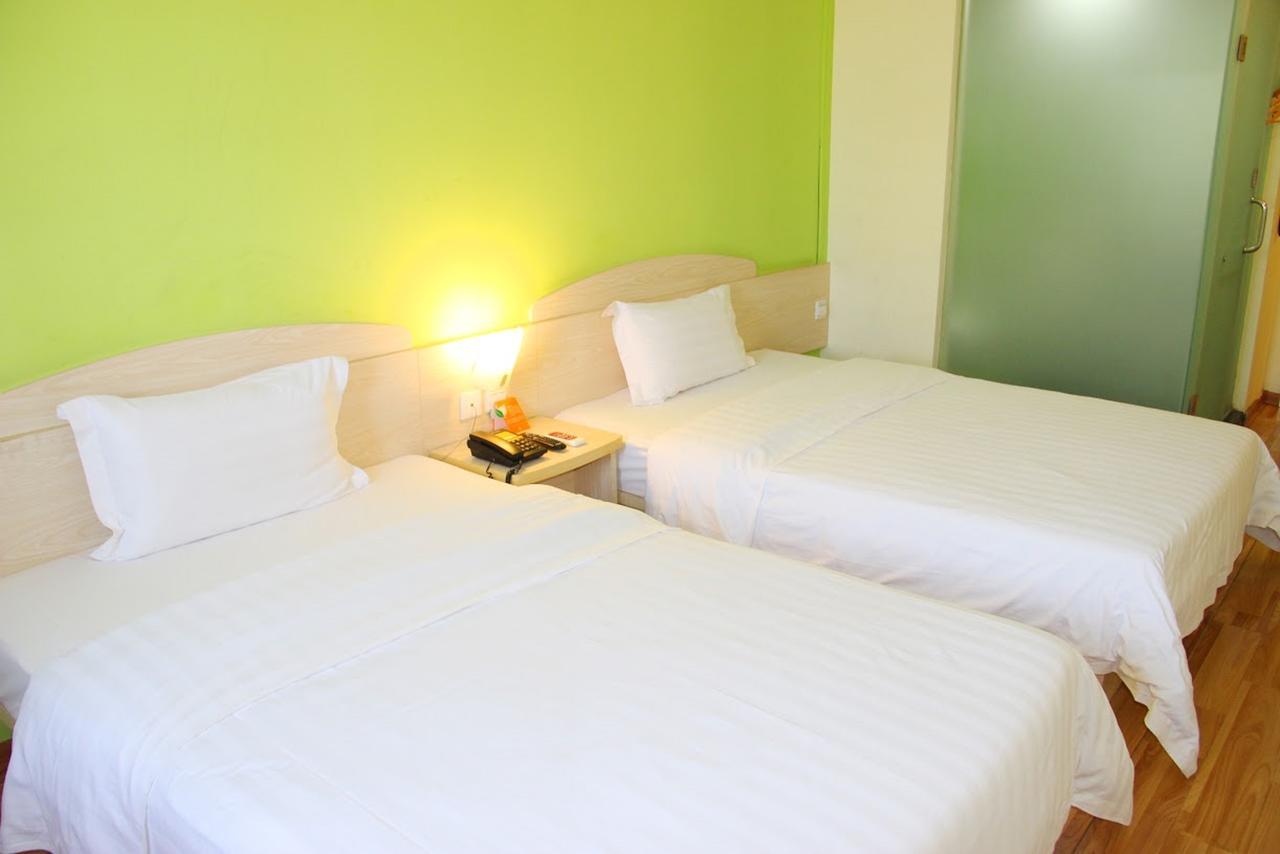 7Days Inn Xianning Hot Spring Pedestrian Street Shopping Park المظهر الخارجي الصورة